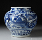 #瓷器#【 元 景德镇窑《青花莲池鱼藻纹罐》 】高28.2cm，住友集团捐赠，日本大阪市立东洋陶瓷美术馆藏。 元代这种类型的大罐，在日本被俗称为“酒会壶”。这些罐原本带有盖子，不仅有青花瓷，还有青白瓷、釉里红、青瓷等。罐的器身被分为许多装饰带，腹部中间描绘的是游在莲池中的鳜鱼和草鱼等。鱼藻纹 ​​​​...展开全文c
