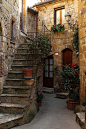 Stairway, Pitigliano, Tuscany, Italy
photo via osage