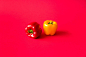 下载在平的背景静物画自由储蓄照片的红色和黄色辣椒粉胡椒