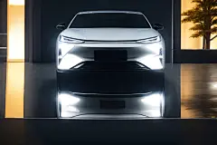 超强续航绿色环保新能源汽车摄影图片