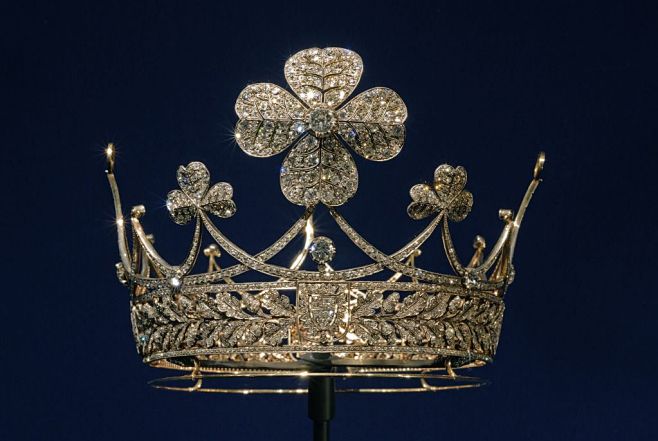 普鲁士王室这顶王冠是德皇威廉二世１９０６...