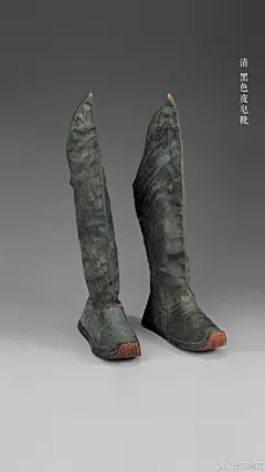 #春日话明媚#皇家的鞋靴用料讲究，做工精细，纹饰寓意吉祥、华丽精美，处处体现皇家气度。但也有像图8这种在民间很受欢迎的小虎头鞋，无论宫廷还是民间，祈盼孩子们健康成长的美好祝福是不会变的。虽然立春了,但是也要注意脚部保暖哦~~ ​​​​