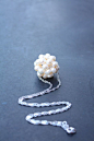 Pendente a sfera con perle di fiume bianche #饰品# #珍珠项链#@北坤人素材