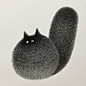 #小明素材库#来自艺术家Kamwei Fong笔下的小黑猫系列~没有嘴巴，每个角色的情绪都是通过有明亮的眼睛、警觉的耳朵和毛茸茸的尾巴来表达的，这些尾巴似乎都有有自己的生命~
这位艺术家的座右铭是:“要快乐。”从他的作品中，也能感觉到这样的“孩子气”呢！