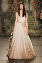 Runway. Jenny Packham Bridal Spring 2016 / 莎士比亚的《仲夏夜之梦》