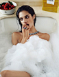 维多利亚的秘密天使模特为《Vogue》性感演绎珠宝大片