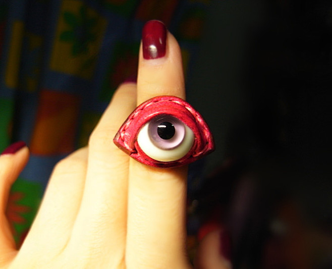 性感小红莓牛皮戒指 眼球戒指