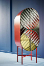 【彩色玻璃家具】在今年的米兰设计周中，Spazio Pontaccio 展示了 Patricia Urquiola 和 Federico Pepe 两位设计师的独特家具。这个胶囊系列中的餐具柜用彩色玻璃，在一种全新的，现代的方式中展现了设计师的图形能力。