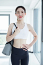 健身的女子像图片下载