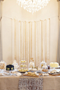 金典简洁的金色婚礼装饰物，餐桌与甜品装饰都很素雅 - 金典简洁的金色婚礼装饰物，餐桌与甜品装饰都很素雅婚纱照欣赏