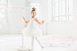 芭蕾舞女演员的小姑娘兔兔。在一个白色的工作室跳舞古典芭蕾的可爱孩子 - 图虫创意图库正版图片,视频,插图,微博微信公众号配图,自媒体素材