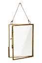 金属相框 - 金色 -  | H&M CN : 透明玻璃和金属相框，带滑动锁和两个孔眼，可用绳悬挂。不含螺钉。适用于11x15厘米的照片。相框尺寸12.5x16厘米。
