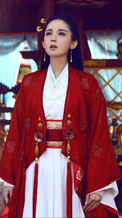 谢悠哉采集到服装