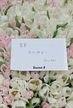 #杨幂0912生日快乐#今天我们寿星收到了很多花花还有贺卡来自剧组/品牌/造型工作室 等等将所有美好赠予你，心想事成@杨幂 ​​​​