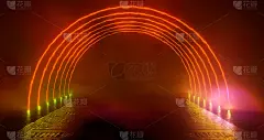 3 d演示。未来科幻抽象红色和紫色霓虹灯形状在黑色背景和反射混凝土与空白文本