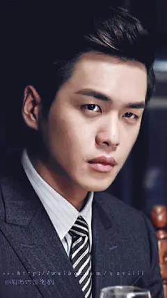 #电视剧麻雀# #张若昀# 
【1080x1920壁纸】
唐队要撑住啊啊啊~
说好的手机壁纸送到~

【请勿二改去logo/禁商】