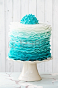 烘烤的蓝色蛋糕装饰甜点图片 #晚餐# #西餐# #蛋糕# #酒水# #饼干# #下午茶# #蛋糕# #结婚蛋糕# #婚礼蛋糕#