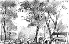 速写万象集：（素描绘画手绘）民居风景写生手绘铅笔速写 民居风景是速写写生的经典主题，其古朴的建筑形态与自然环境融合的独特美感，为创作者提供了丰富的表现空间。掌握以下技巧，助你用铅笔精准捕捉民居的韵味与光影。 一、观察与构图：先“读景”再落笔 取舍与提炼：面对复杂场景时，先确定主体（如老屋、巷道、屋顶），弱化或省略次要元素（如杂乱的电线、无关的行人），保持画面简洁。 构图法则： 三分法：将画面分为九...