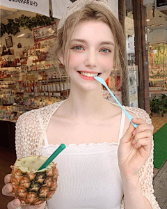 赫尔特痛痛采集到Chloe