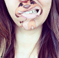 英国伦敦化妆师劳拉-詹金森（Laura Jenkinson）近日在网上发布了一组创意化妆作品，她在自己嘴唇周围画出各种卡通人物形象，个个活灵活现。