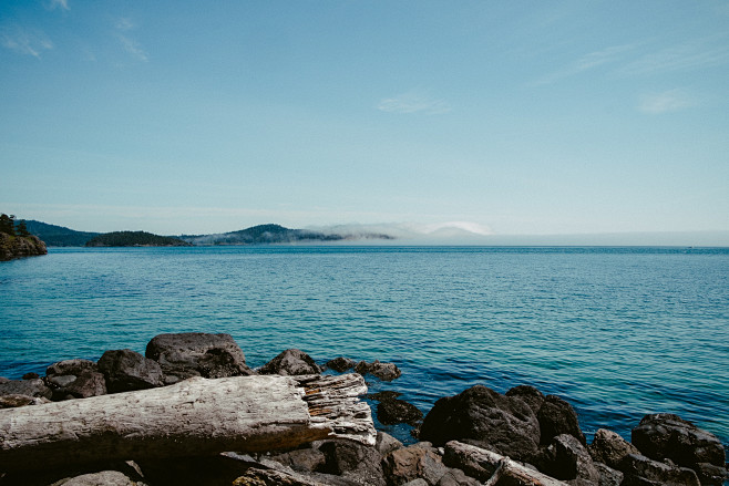 blue-sky-island-lake...