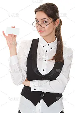 戴眼镜的女商人展示一张空白名片