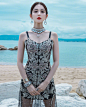 组图：娜扎一天两套礼服戛纳亮相 黑刺绣玫瑰裙+白水晶天鹅裙 : 5月20日，娜扎一天两套礼服亮相戛纳电影节活动。