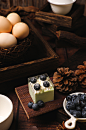 极简鸡蛋蓝莓蛋糕甜品美食摄影图片-众图网