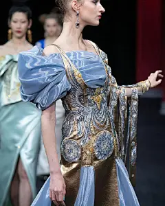 美人