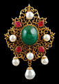 BUCCELLATI Oval Cabochon Emerald, Ruby & Pearl Booch - Yafa Jewelry