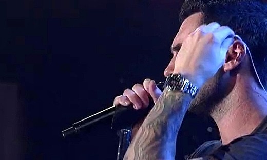 Maroon 5演唱会震撼献唱经典冠单《...