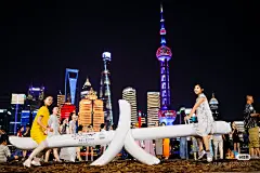  展＆海报

#诗歌乐园 
	
公益活动「银联诗歌POS机」
用山区儿童诗歌中的文字盖了一座乐园

	@中国银联 