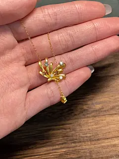 颈间烟火是迪士尼城堡的烟花呀✨