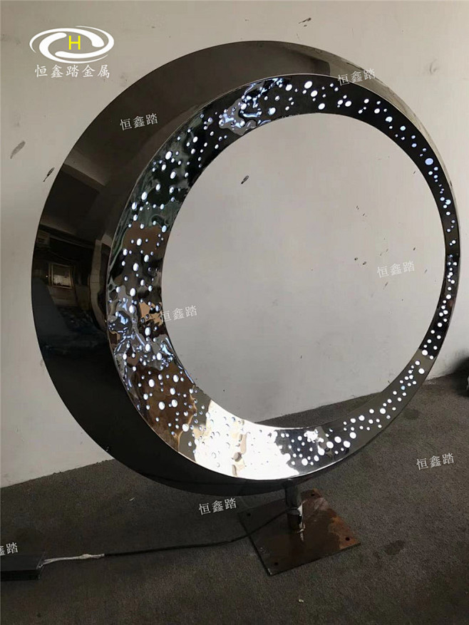 发光圆环雕塑，室内镜面圆环小品，水景不锈...