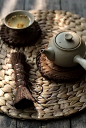 置一壶清茶于午后案头，品一季清秋岁月留香。