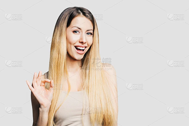 快乐的女孩表现得很好素材-花瓣网