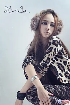 一周壁纸榜单 靓丽风景伴您欢度周末_科技_火狐中文网【第三名：美女模特高清手机壁纸】美女壁纸一直是高人气的保证，模特更是吸引人的眼球。在这套壁纸里你可以看到浓妆艳抹，姿态妖娆的辣妹娇娃，也可以看到清新淳朴，恬静优雅的邻家女孩，真是风格多样百变啊。