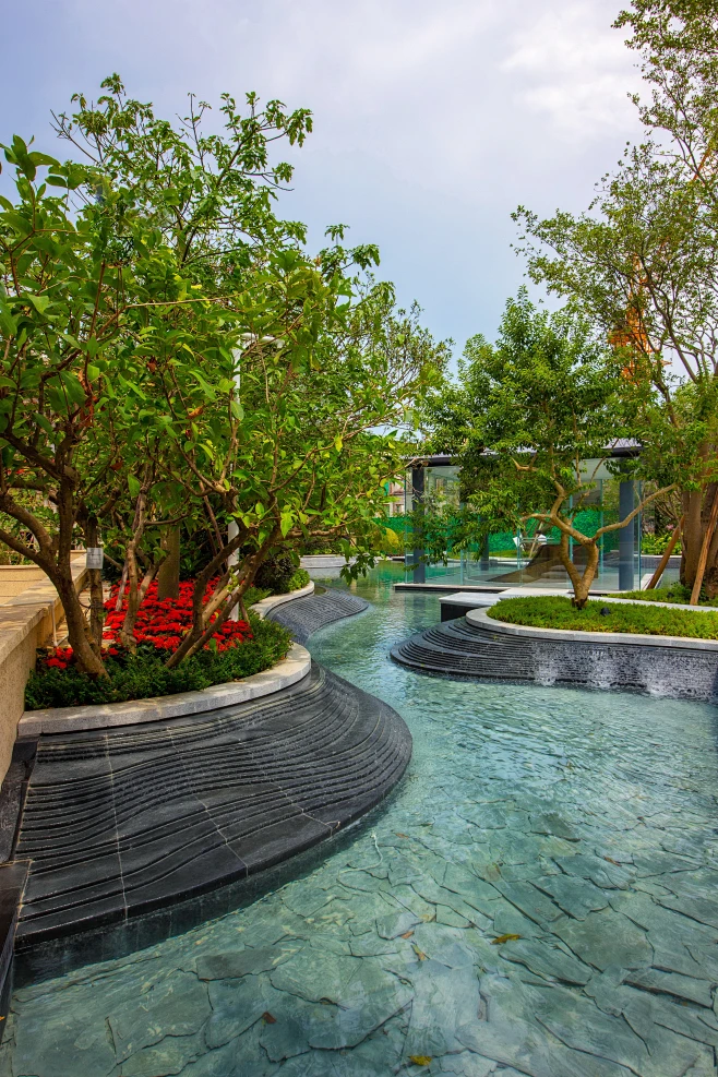 珠海卓越唐家墅 展示区 现代禅意 水景 蜿蜒溪流 树池 跌水 景观设计（SED新西林景观国际，受邀加入ASLA协会，拥有风景园林工程设计专项 ...