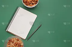 计算健康食物的卡路里:燕麦，杏仁，苹果。