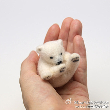 #羊毛毡#放在手心的北极熊宝宝，好萌！