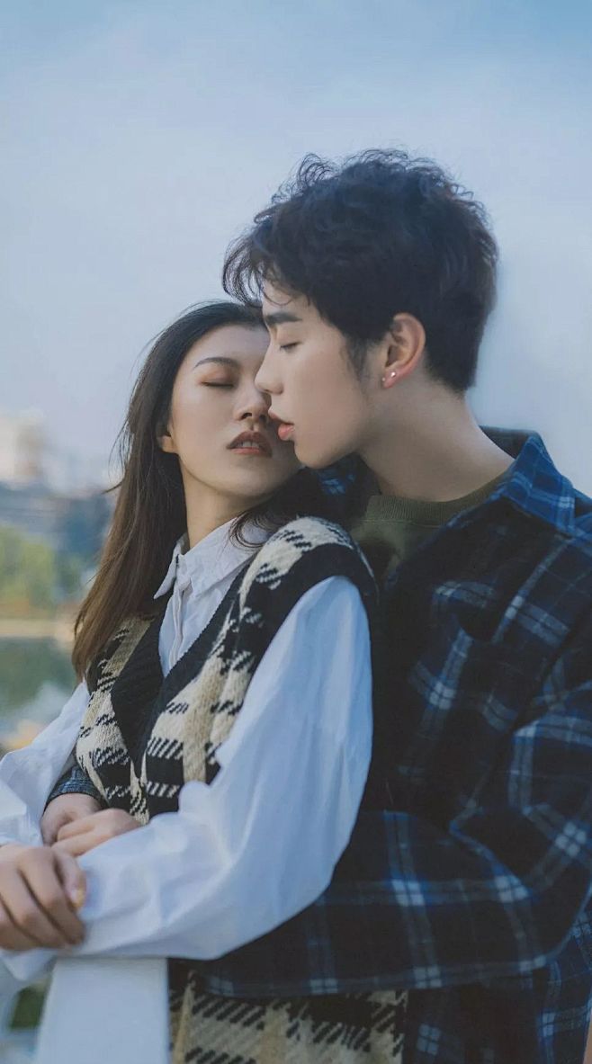 在白皑皑的天地里 很容易拍出有意境的情侣照 / 冬天就是要和