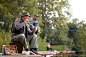 人,盒子,海产,户外,商用码头_522675269_Senior fisherman having lunch_创意图片_Getty Images China