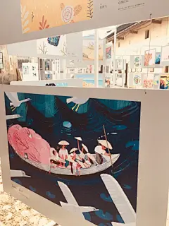 在一个美丽的古色古香地方展出是件很美事情[胜利]。可惜不能到现场看了，有兴趣的小伙伴可以参观
地点：
绘美生活-深圳（坪山）
当代插画百人展 
时间：12月4日-19日
地址：深圳坪山街道大万路33号 
          客家村大万世居...展开全文c