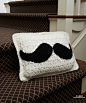 《Mustache Pillow》又是小鬍子的系列

小鬍子枕頭, 都是很簡單, 初學者都沒有問題, 如果慢慢來的話1星期內都可以完成 !![/backcolor]