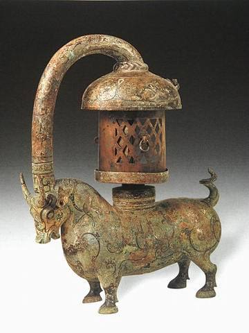 东汉错银饰青铜牛灯文物