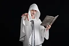 魔法师魔法书童话万圣节外模人物摄影图
