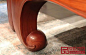 沙发通体留白的设计更能凸显木材本身的质地和肌理感