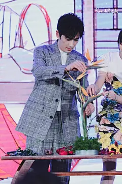 朱一龙齐衡  #朱一龙知否知否应是绿肥红瘦# 
『朱一龙齐衡 zyl』
昨天知否活动上朱一龙太好看了
有君子兮 见之不忘 
一日不见兮 思之如狂  
期待今晚#知否# 小公爷上线(´｡• ᵕ •｡`) ♡
朱一龙冲鸭@朱一龙 ...展开全文c