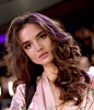 95年的西班牙超模 #Blanca Padilla#，棱角分明的脸蛋有着极具风情的异域美感~ ​​​ ​​​​