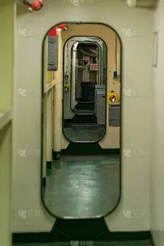 通道中途岛号航空母舰